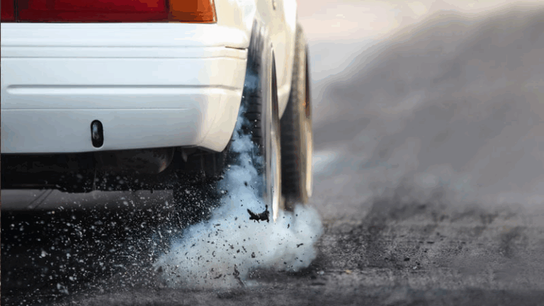Michelin en pointe sur la résistance à l’abrasion des pneumatiques : l’écologie et la règlementation en soutien d’un business model.